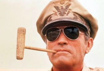 Generál MacArthur (1977)