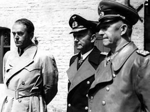 Albert Speer, Karl Dönitz a Alfred Jodl po zatknutí vo Flensburgu