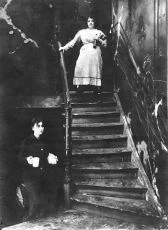 Vordertreppe und Hintertreppe (1915)