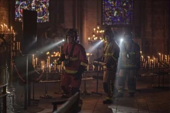 Notre-Dame v plamenech (2022)