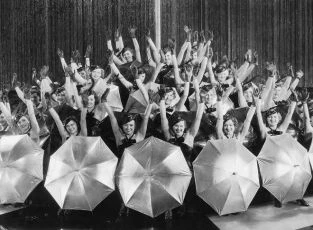 Folies Bergère de Paris (1935)