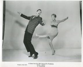 Swingin' Along (1961)