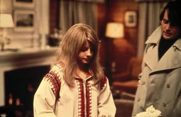 Děvčátko, které bydlí na konci ulice (1976)