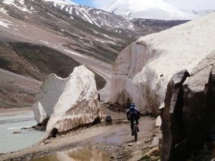 Na kolech přes Himaláje (2010) [DVD kinodistribuce]