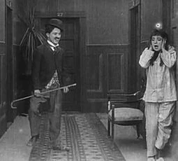 Chaplin v hotelu (1914)