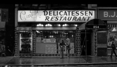 Danny Rose z Broadwaye (1984)
