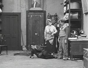 Chaplin odhadcem v zastavárně (1916)