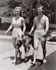 Fun on a Weekend (1947)