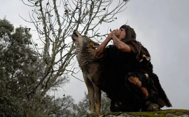 Mezi vlky (2010)