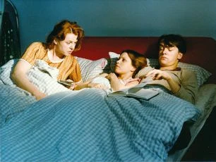 Všichni musí být v pyžamu (1985)