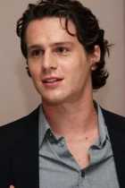 Jonathan Groff