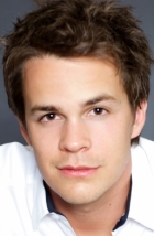 Johnny Simmons